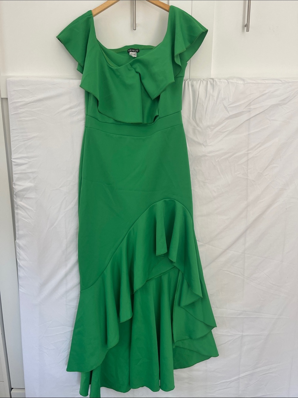 VENUS Emerald Green High-Low Ruffle Midi Dress